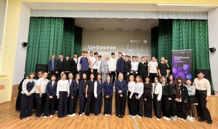 В актовом зале нашего техникума прошло выездное развивающее мероприятие «Конструктивный диалог» для преподавателей и студентов города, организованное Региональной общественной организацией «Академия творческой молодёжи Республики Татарстан» при поддержке аппарата Антитеррористической комиссии в Республике Татарстан. Событие реализуется в рамках Комплексного плана противодействия идеологии терроризма в Российской Федерации на 2024–2028 годы. В ходе встречи студенты 1 курса группы №487 и 3 курса группы №466 смогли ознакомиться с подробностями цифровой безопасности, ответственности граждан перед законом за нарушения. Проект реализуется Академией творческой молодежи РТ совместно с Минмолодежи и Минобразования РТ при поддержке аппарата антитеррористической комиссии в РТ. Советники директоров по воспитанию Республики Татарстан принимают активное участие в Проектах ПФО: Олимпиада «IQ ПФО», Фестиваль «ВЕРНУТЬ ДЕТСТВО», проект ПФО «Герои Отечества», «Гвардеец» ПФО мероприятиях Российского общества «Знание», федерального проекта «Навигаторы детства» реализуемого при поддержке Министерства просвещения Российской Федерации